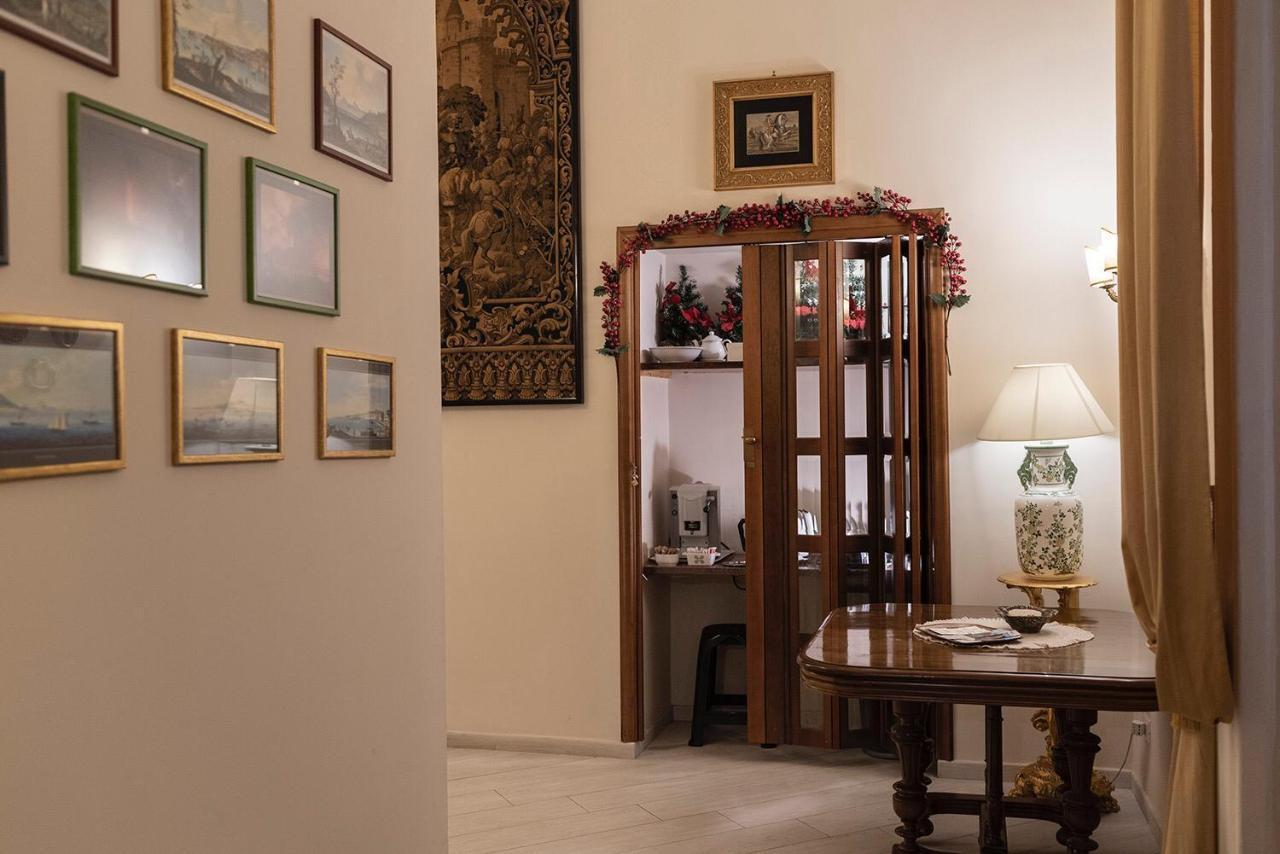 ナポリ Domus Borbonica Bed & Breakfast エクステリア 写真