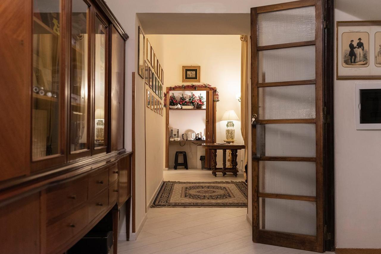ナポリ Domus Borbonica Bed & Breakfast エクステリア 写真
