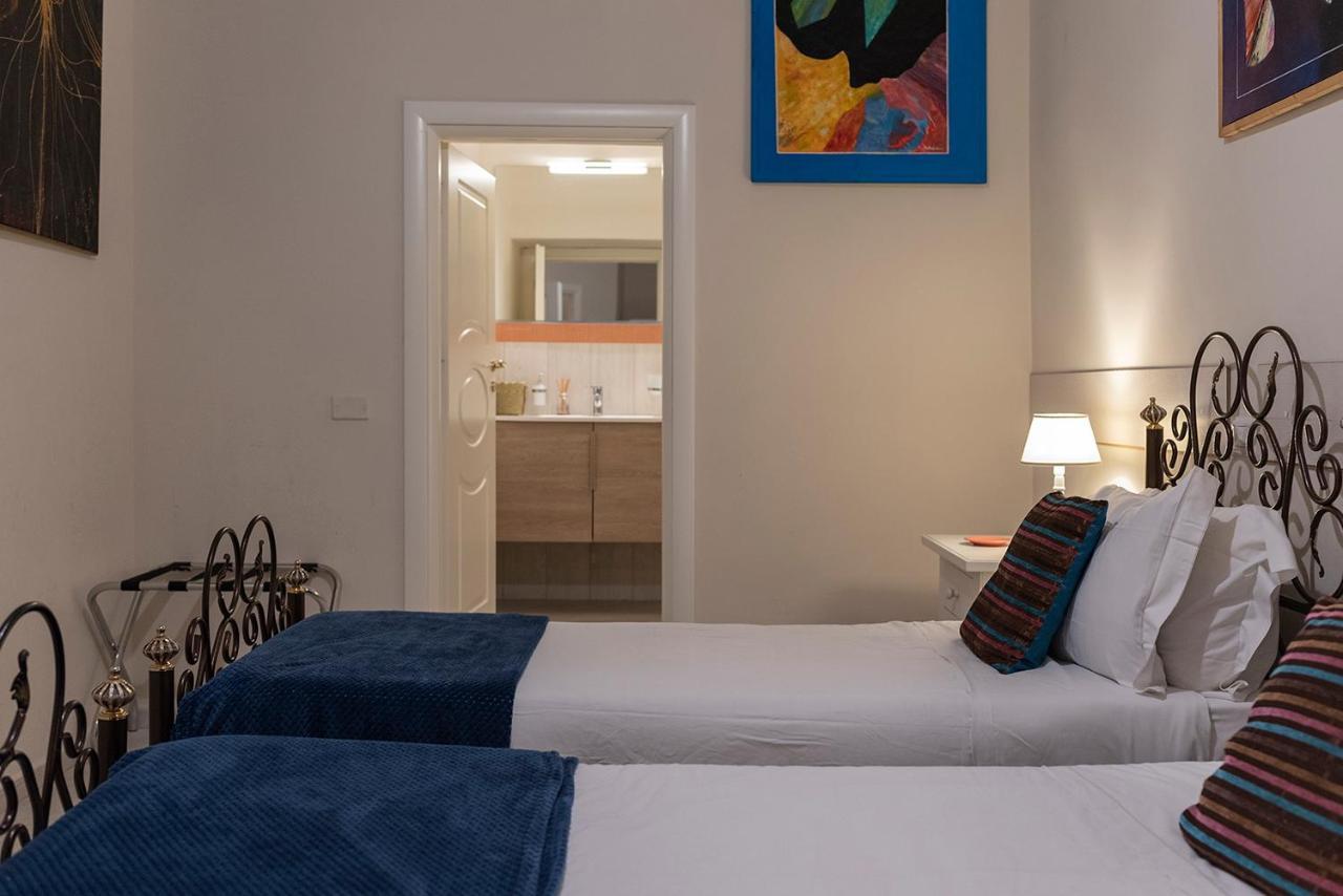 ナポリ Domus Borbonica Bed & Breakfast エクステリア 写真