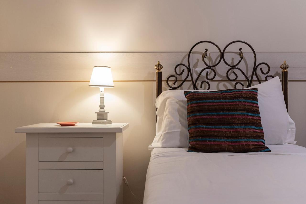 ナポリ Domus Borbonica Bed & Breakfast エクステリア 写真