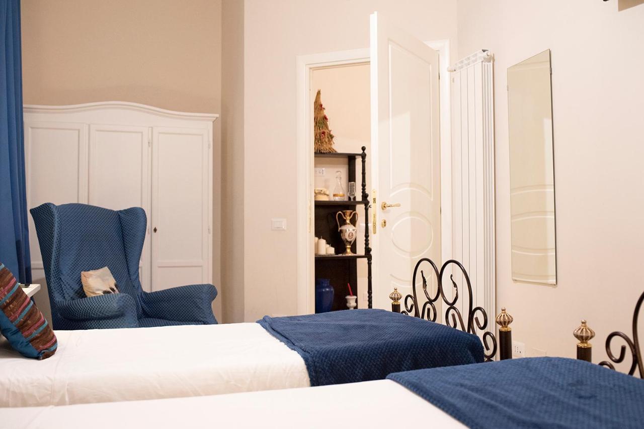 ナポリ Domus Borbonica Bed & Breakfast エクステリア 写真