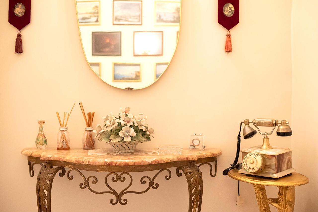 ナポリ Domus Borbonica Bed & Breakfast エクステリア 写真