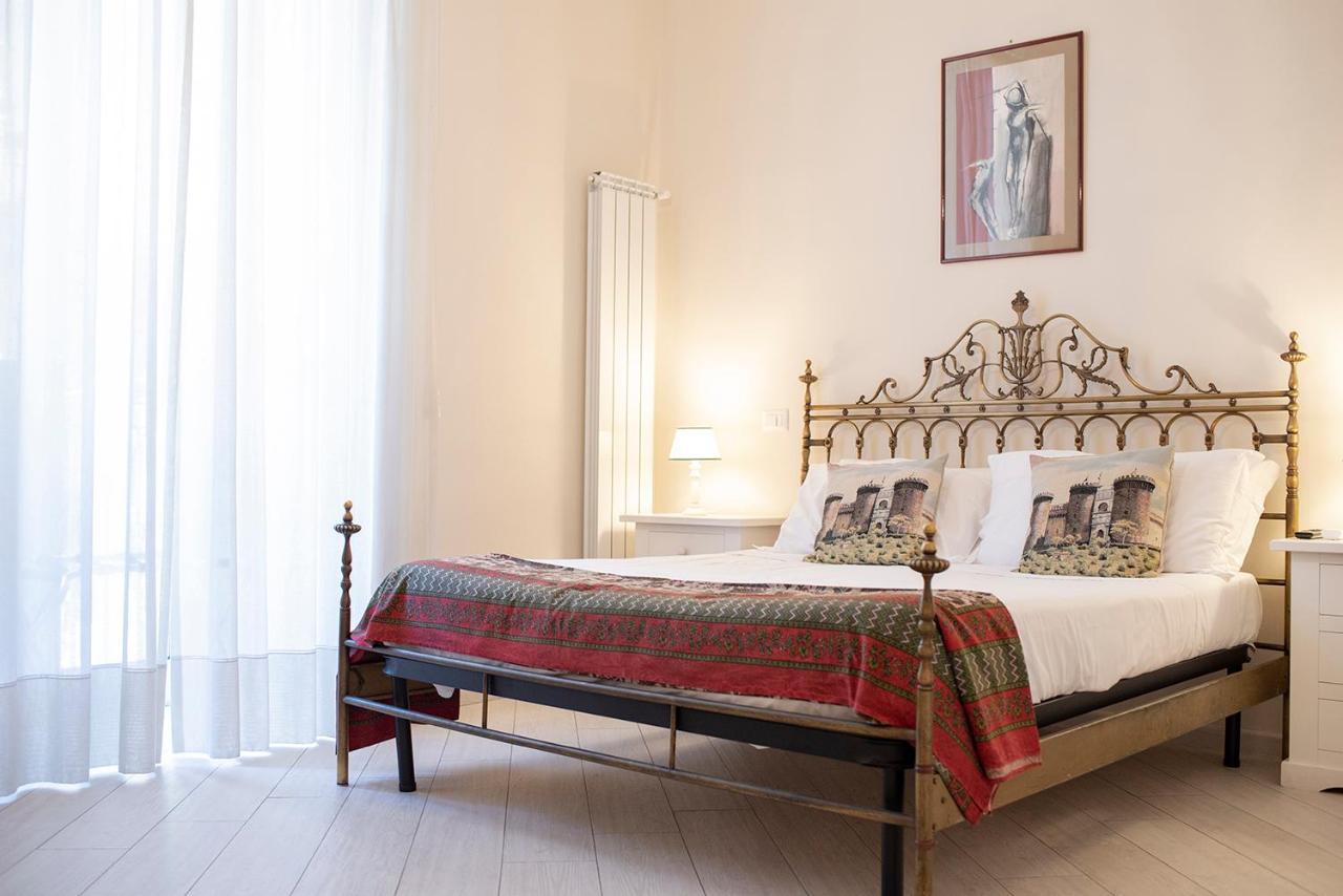 ナポリ Domus Borbonica Bed & Breakfast エクステリア 写真