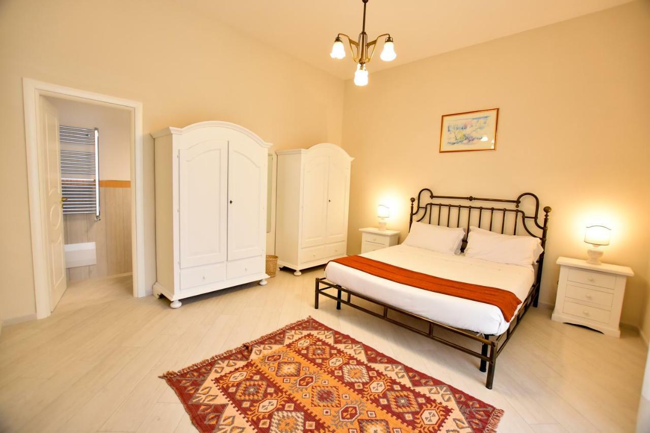 ナポリ Domus Borbonica Bed & Breakfast エクステリア 写真
