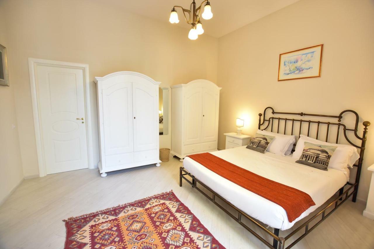 ナポリ Domus Borbonica Bed & Breakfast エクステリア 写真