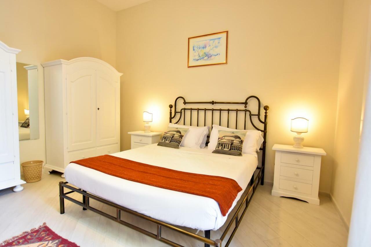 ナポリ Domus Borbonica Bed & Breakfast エクステリア 写真