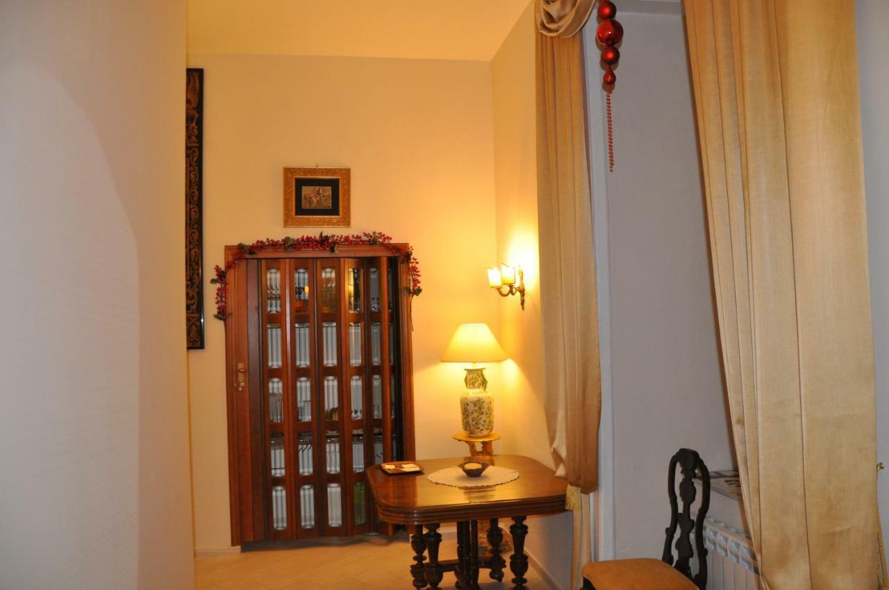 ナポリ Domus Borbonica Bed & Breakfast エクステリア 写真