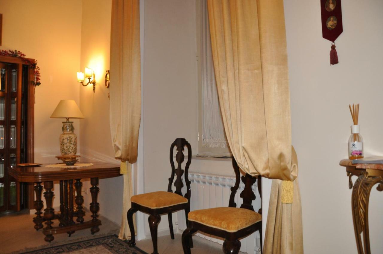 ナポリ Domus Borbonica Bed & Breakfast エクステリア 写真