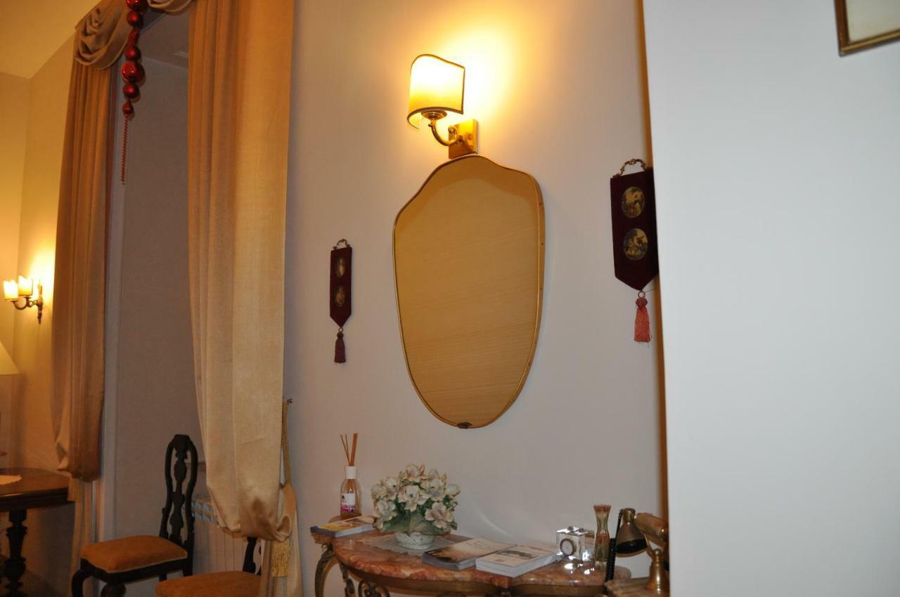 ナポリ Domus Borbonica Bed & Breakfast エクステリア 写真